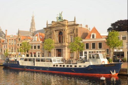 CRUCEROS FRANCIA CANAL DE BORGOÑA ABSOLUUT2 CRUCEROS DE LUJO CANALES CRUCEROS FLUVIALES BARCOS PEQUEÑOS CHARTER HOTEL BARGE BURGUNDY CRUISES FRANCE LUXURY CHARTER FAMILY CHARTER
